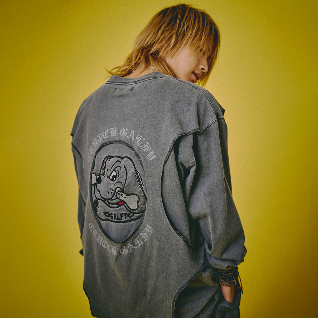 [予約品]【11月中旬頃までにお届け予定】穴の向こうにわんちゃんロンTee 153058