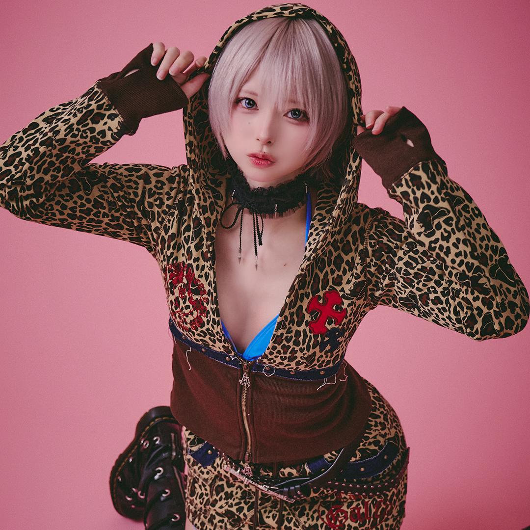 [予約品]【2月上旬頃までにお届け予定】柄姐フーディー 161031